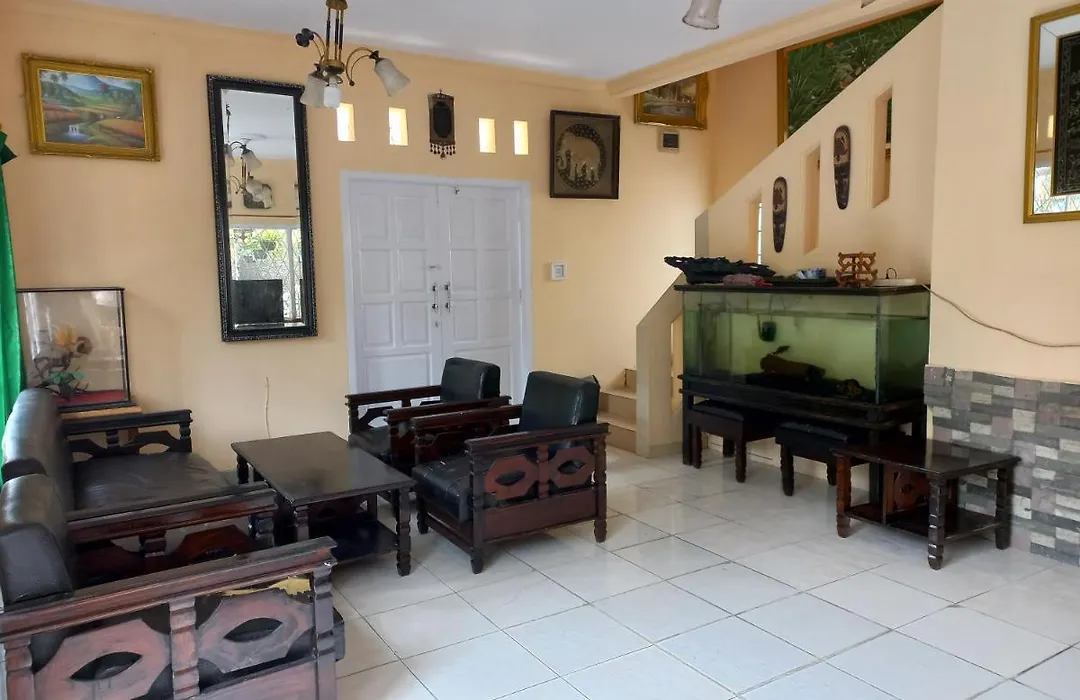 Villa Edwin 2 Lantai Cisarua Puncak Bogor-1